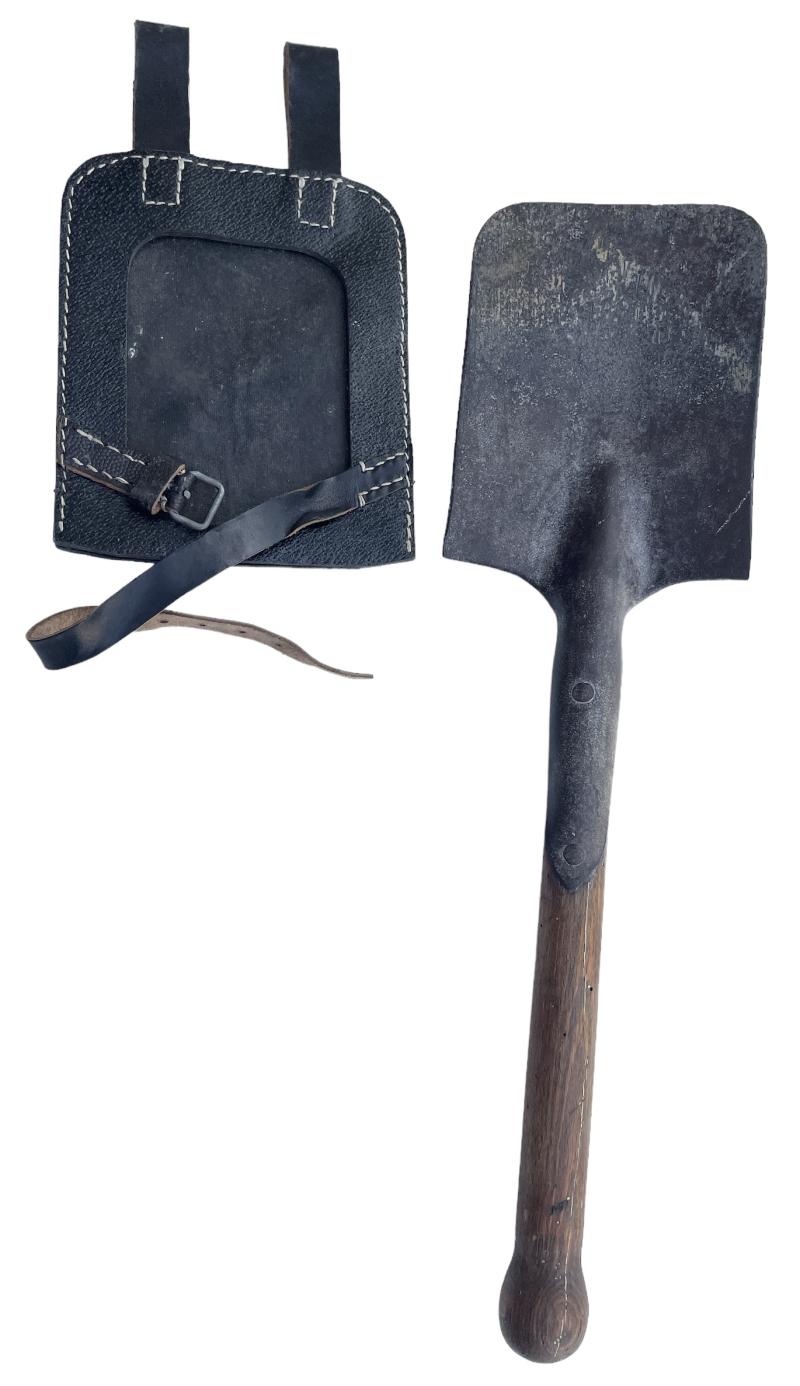 Wehrmacht Entrenching Tool in early model Cover