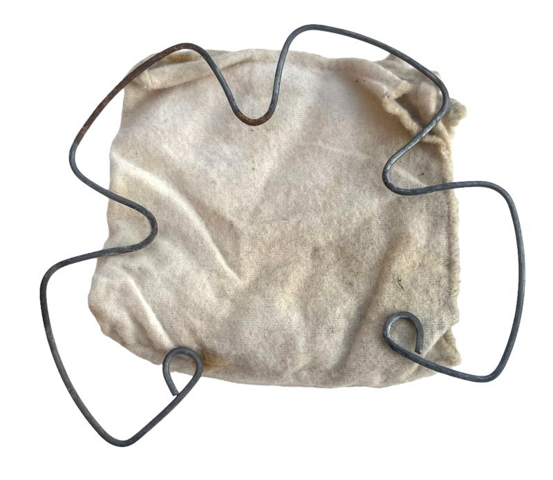 Wehrmacht M31 Gasmask Cleaning Cloth and Spring