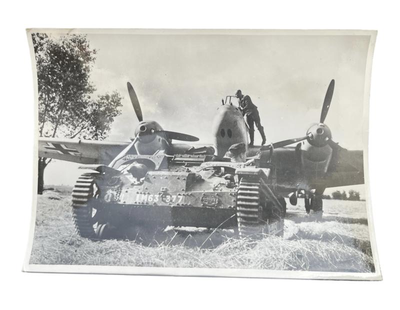 Luftwaffe Press Photo ME110 and Renauld Tank