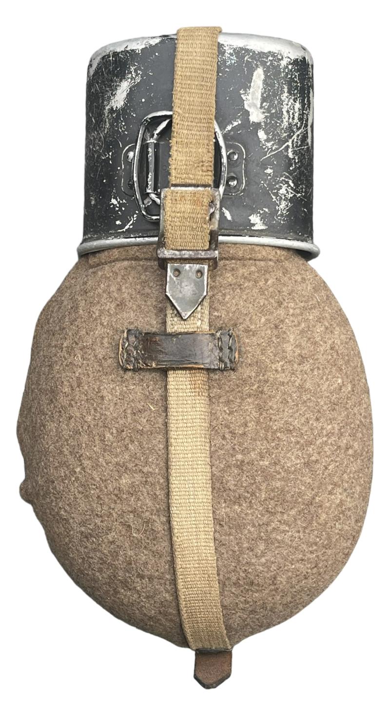 Wehrmacht M31 Canteen with Tropical Straps