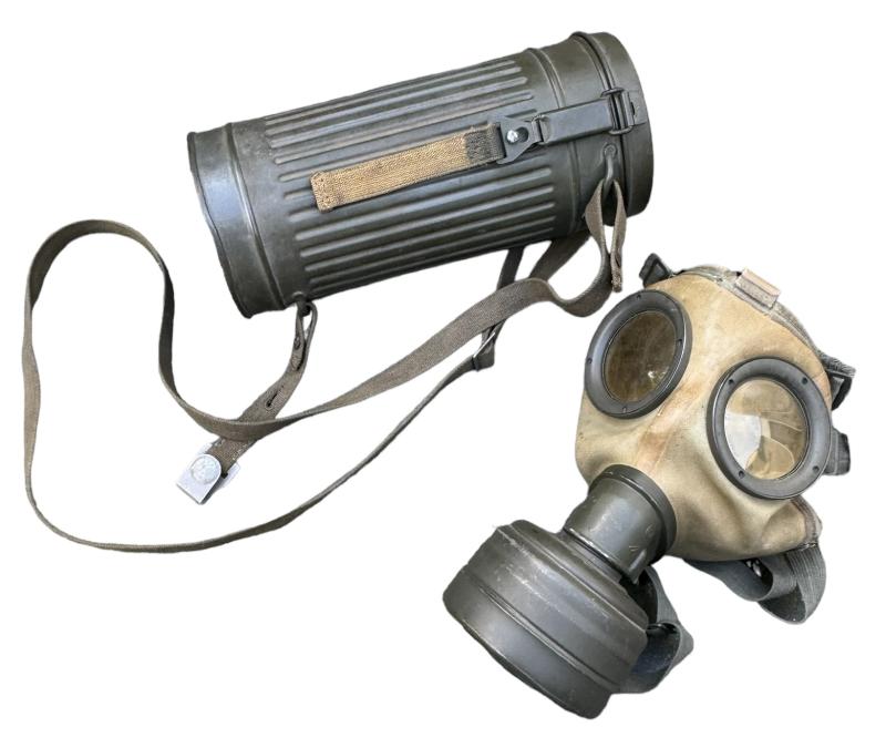 Wehrmacht M31 Gasmask in Cannister