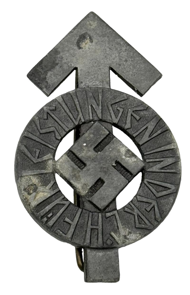 Hitler-Jugend Leistungs Rune Badge