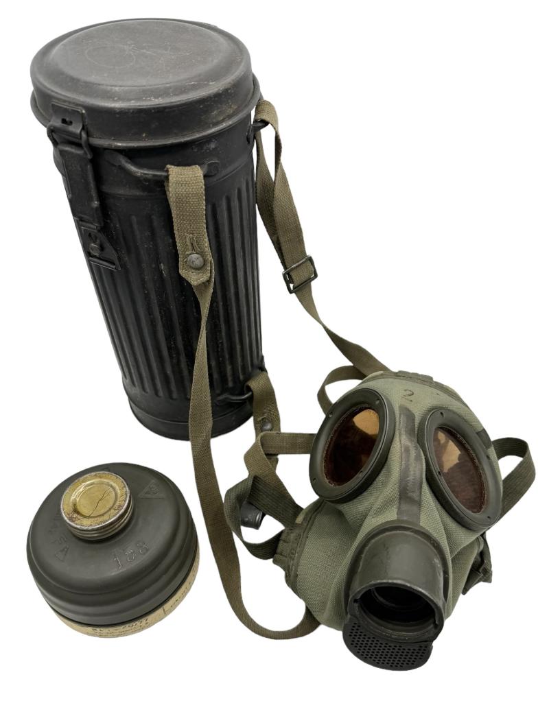 Wehrmacht M31 Gasmask in Cannister