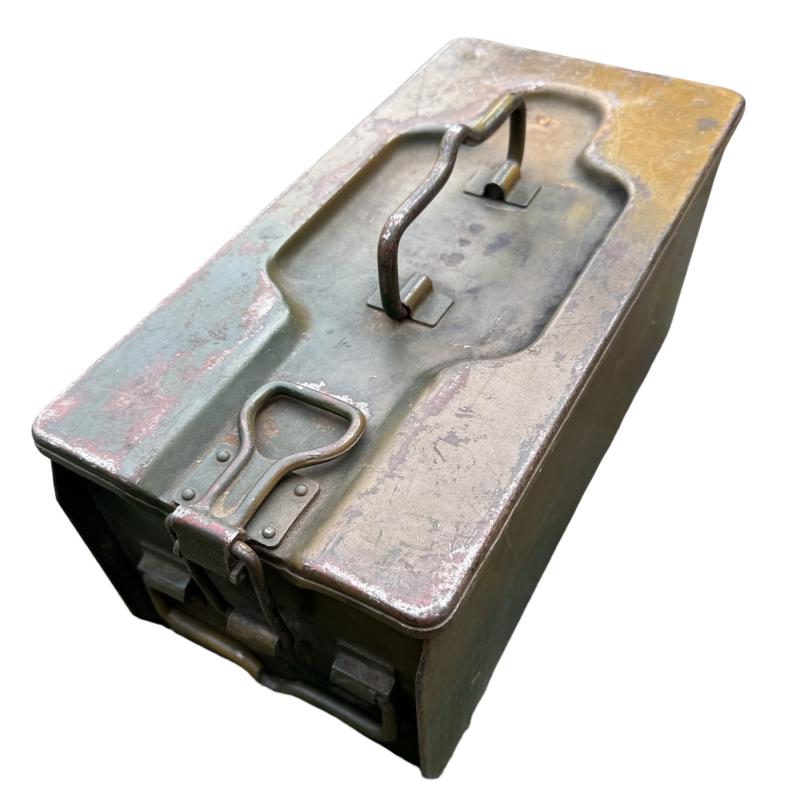 Reichwehr/Wehrmacht metal camo Ammunition case