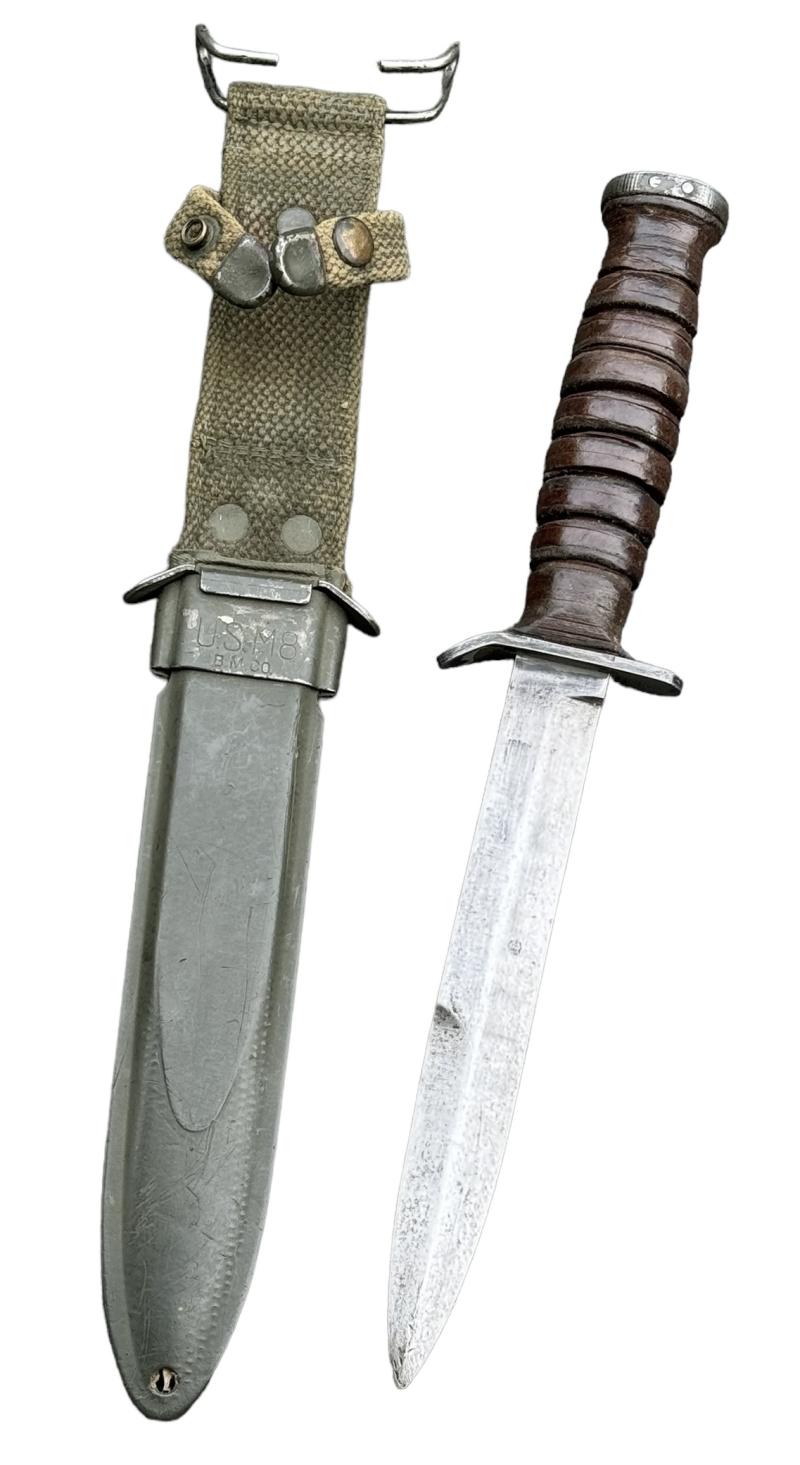 US WW2 M3 Combat Knife in US WW2 M8 Scabbard