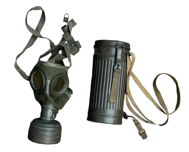 Wehrmacht M31 Gasmask in Cannister