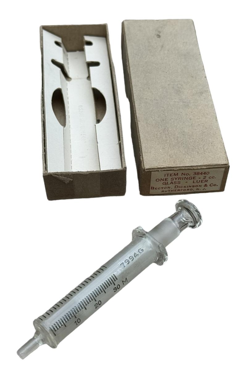 US WW2 Medical Syringe in original clipboard Box