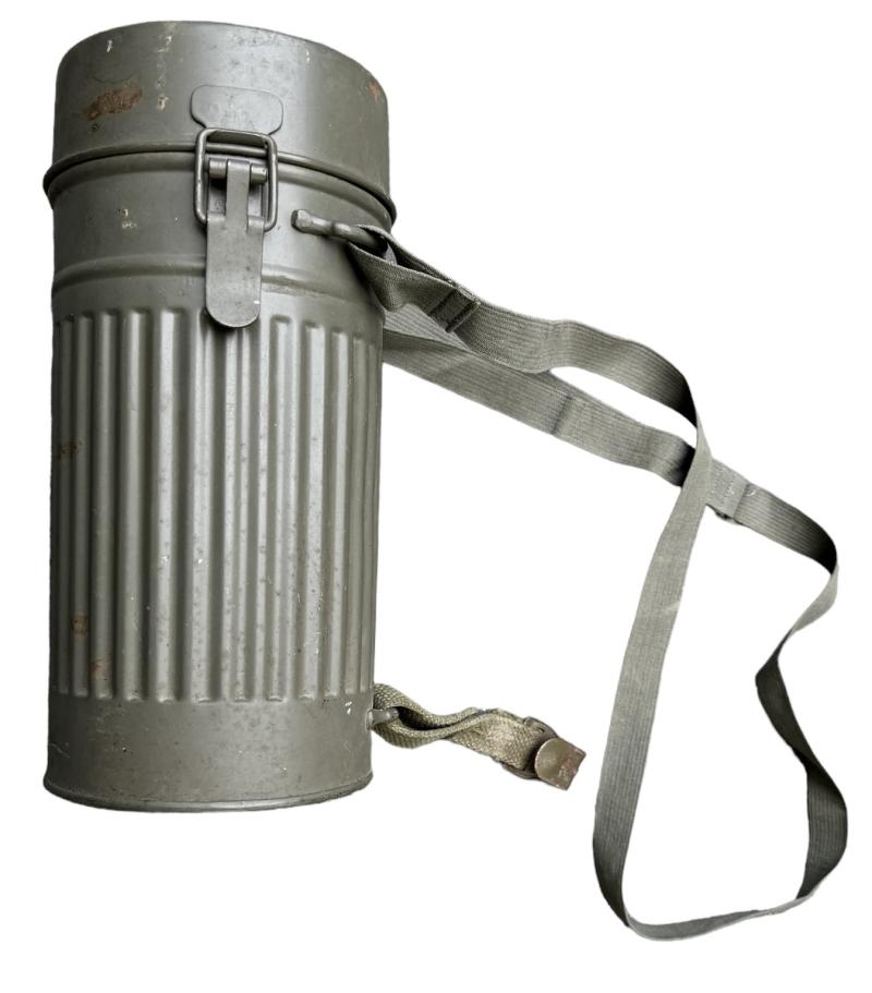 Luftschutz M31 Gasmask and Cannister