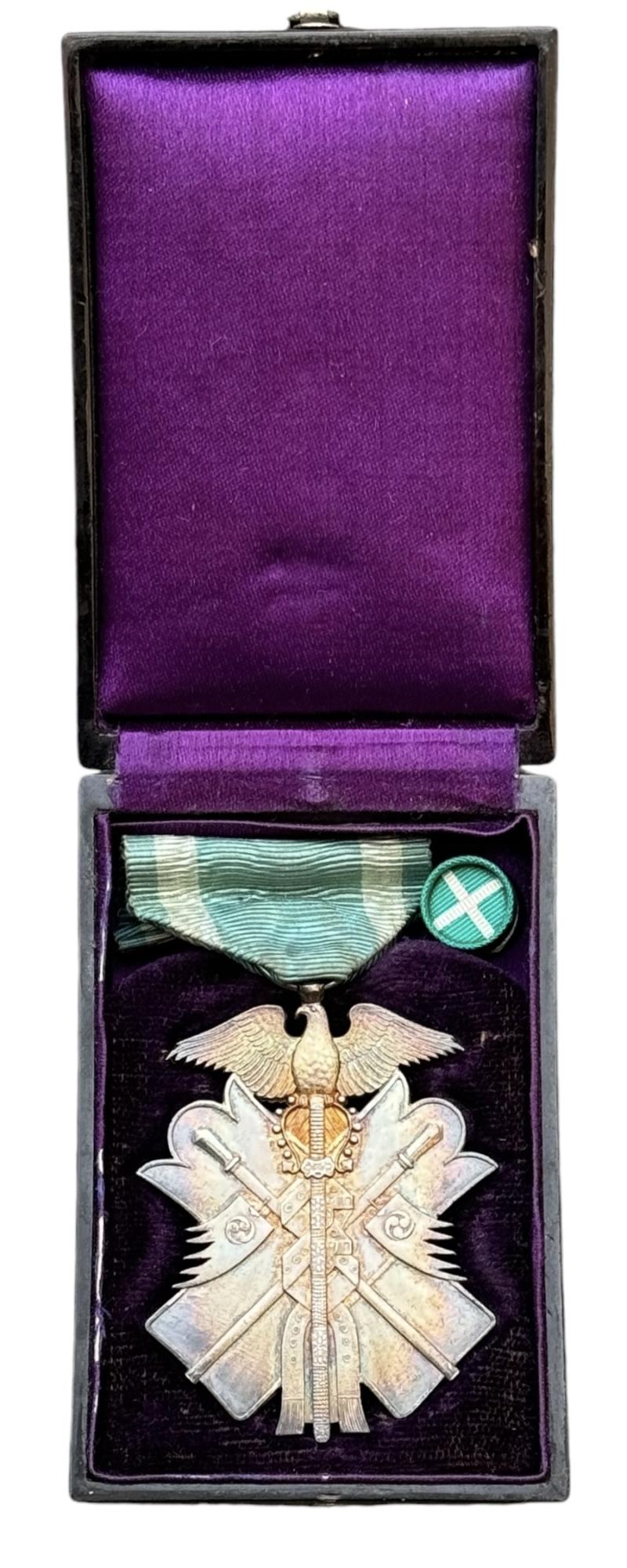 Japanese Order of the Golden Kite 7th class in Case