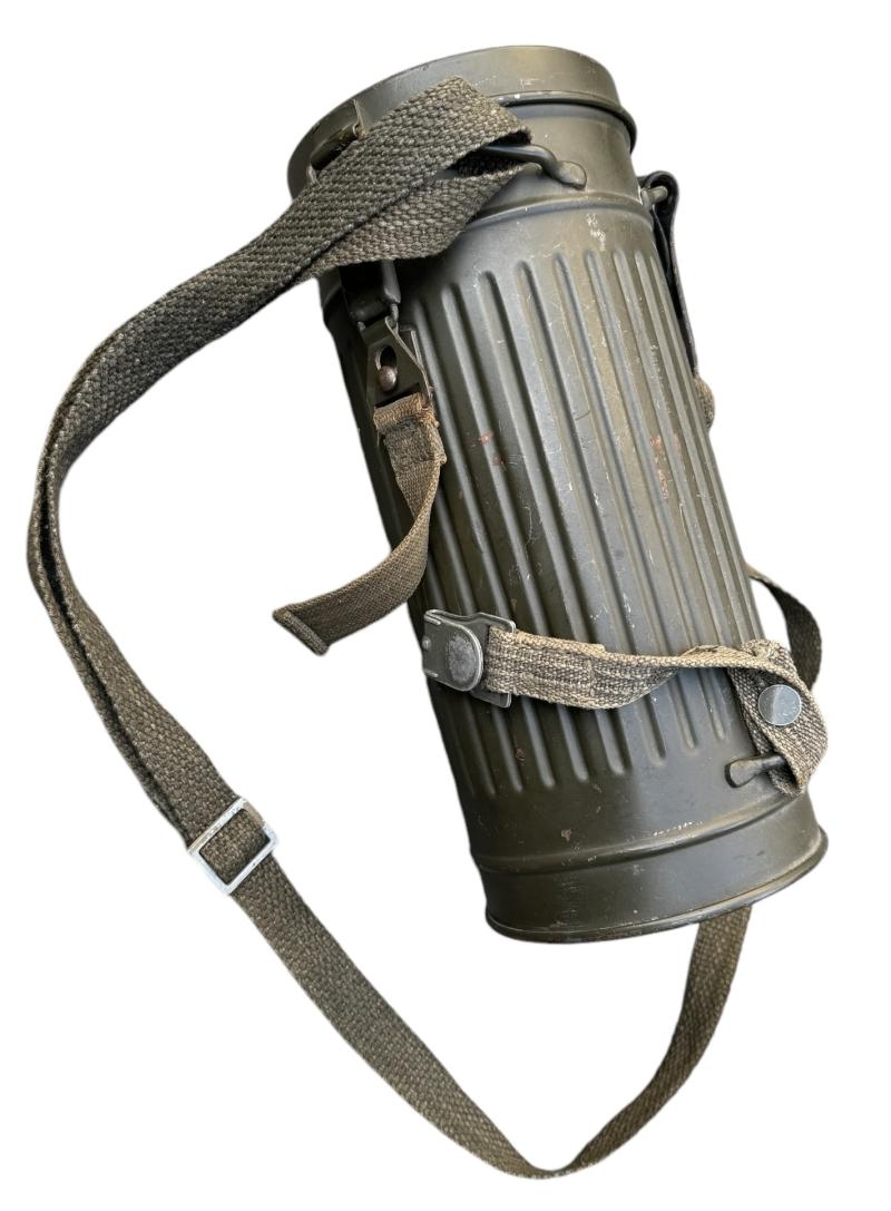 Wehrmacht M31 Gasmask in Cannister