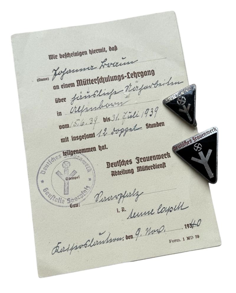 Deutsches Frauwenwerk Document & Badges