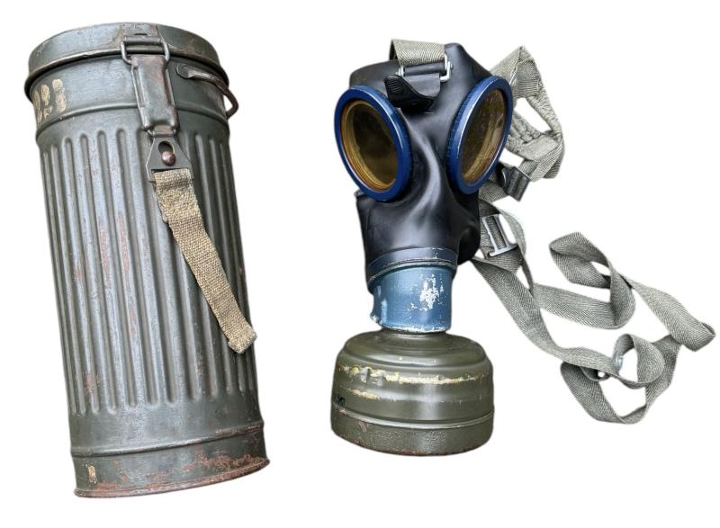 Wehrmacht M31 Gasmask and Cannister