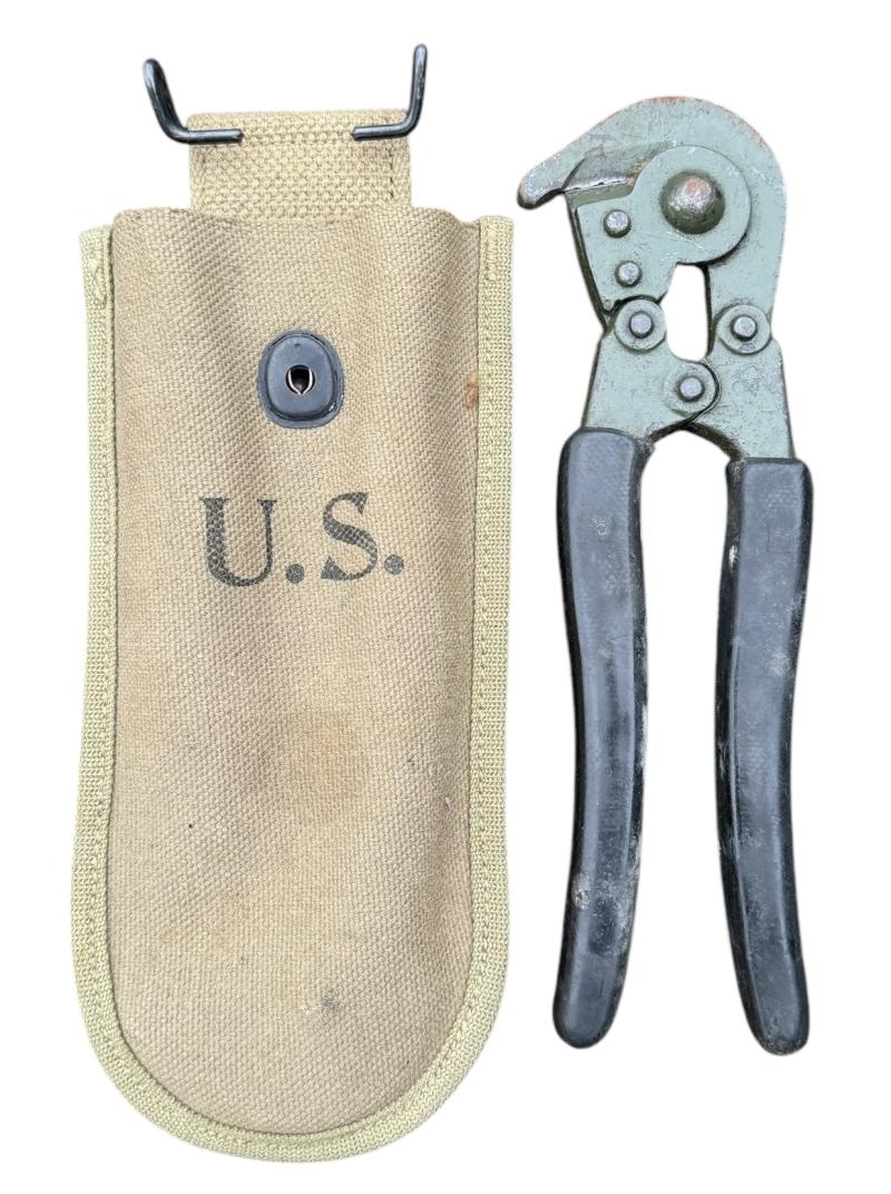 US WW2 Wire Cutter in carrying Pouch