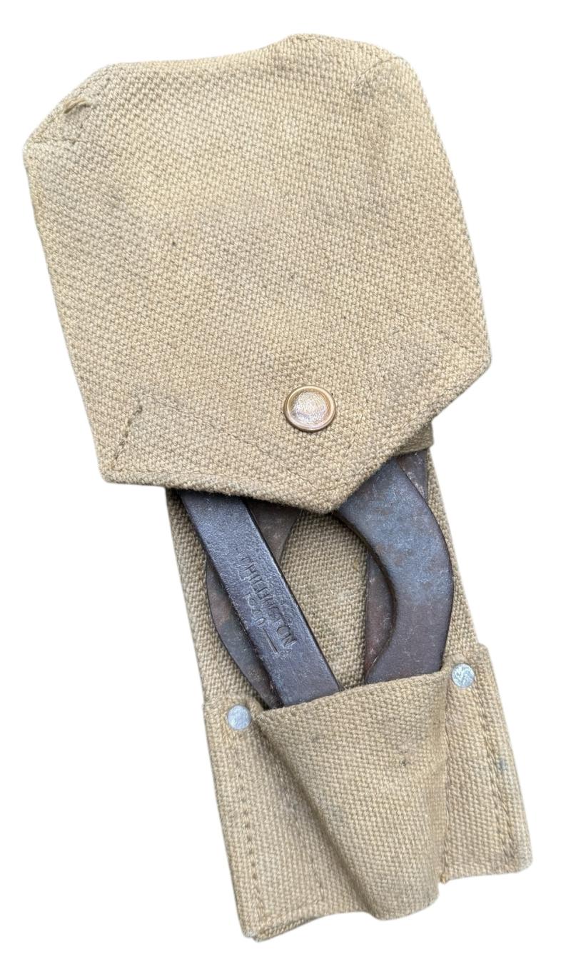 British WW2 Wire Cutter in Pouch