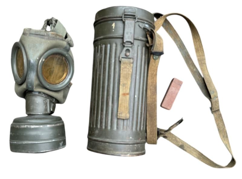 Wehrmacht M31 Gasmask and Cannister