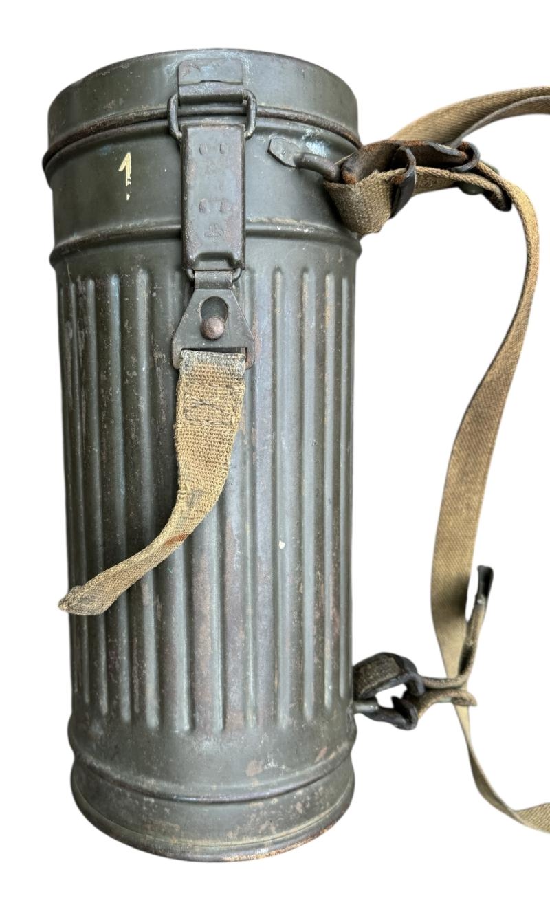 Wehrmacht M31 Gasmask and Cannister
