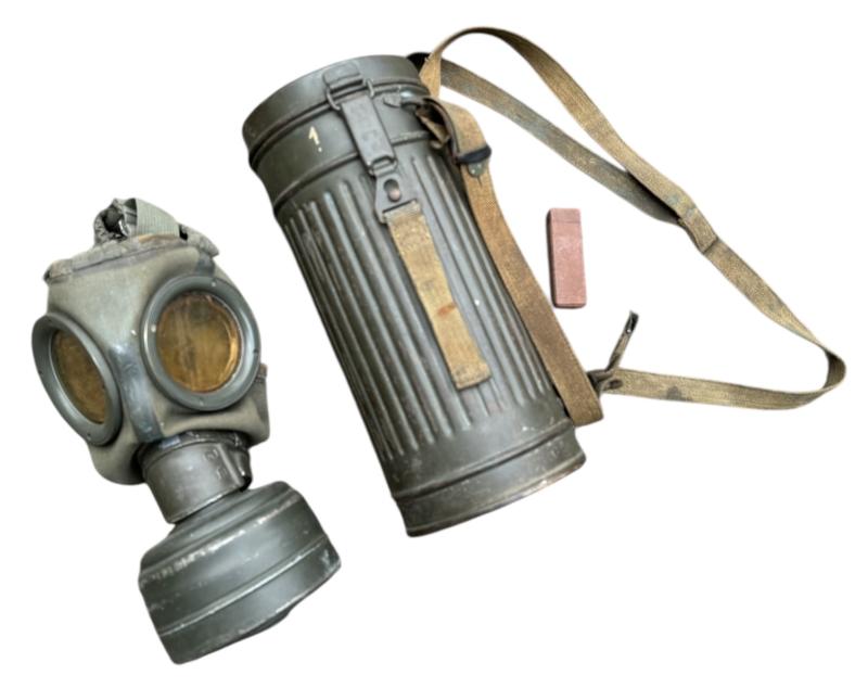 Wehrmacht M31 Gasmask and Cannister