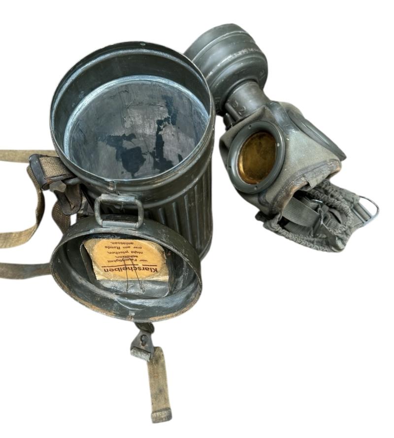Wehrmacht M31 Gasmask and Cannister