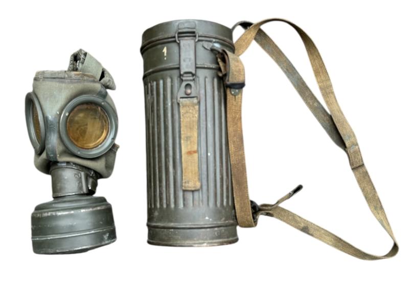 Wehrmacht M31 Gasmask and Cannister