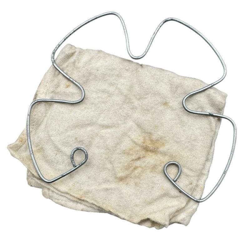 Wehrmacht M31 Gasmask Cleaning Cloth and Spring