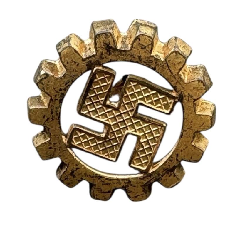 Deutsches Arbeids Front Cap Badge in Gold