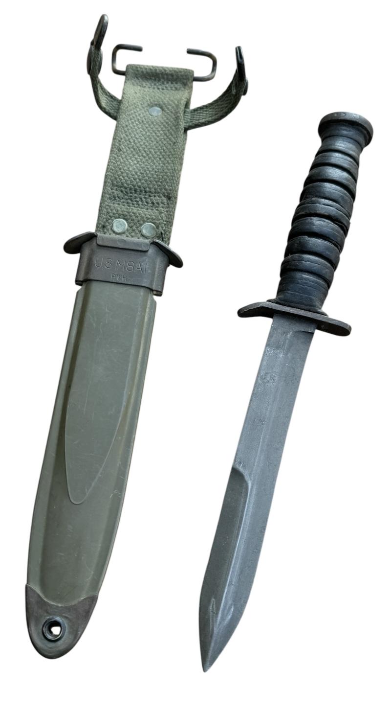 US WW2 M3 Combat Knife in M8 Scabbard