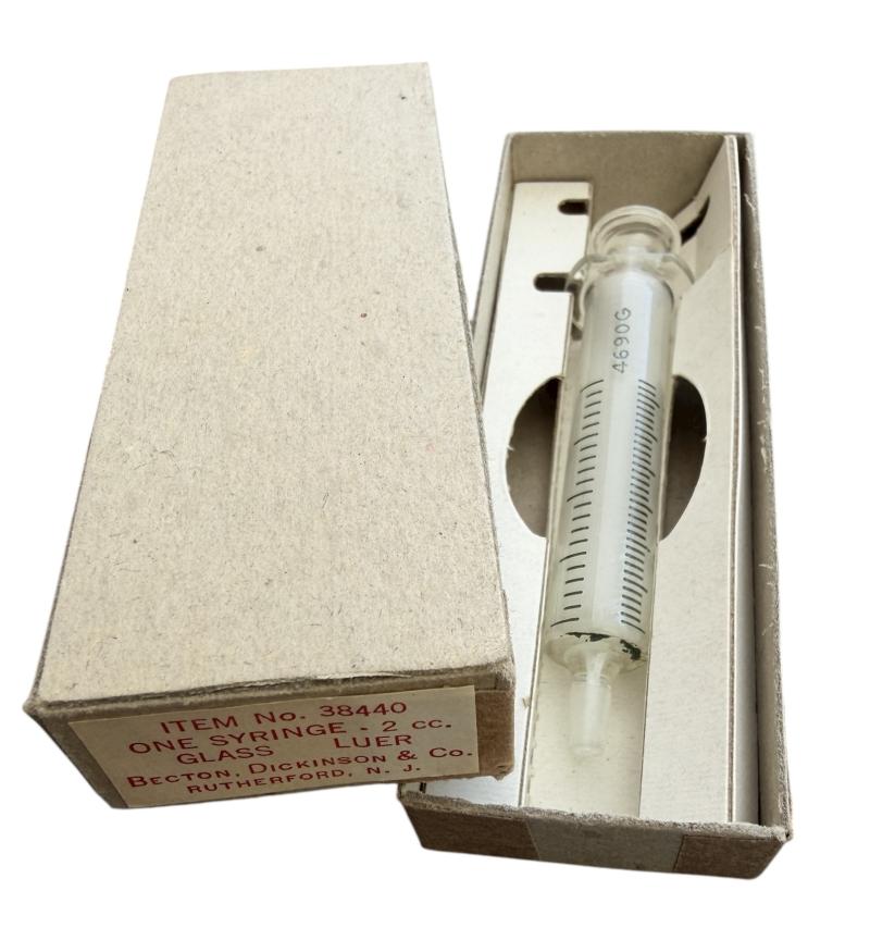 US WW2 Medical Syringe in original clipboard Box