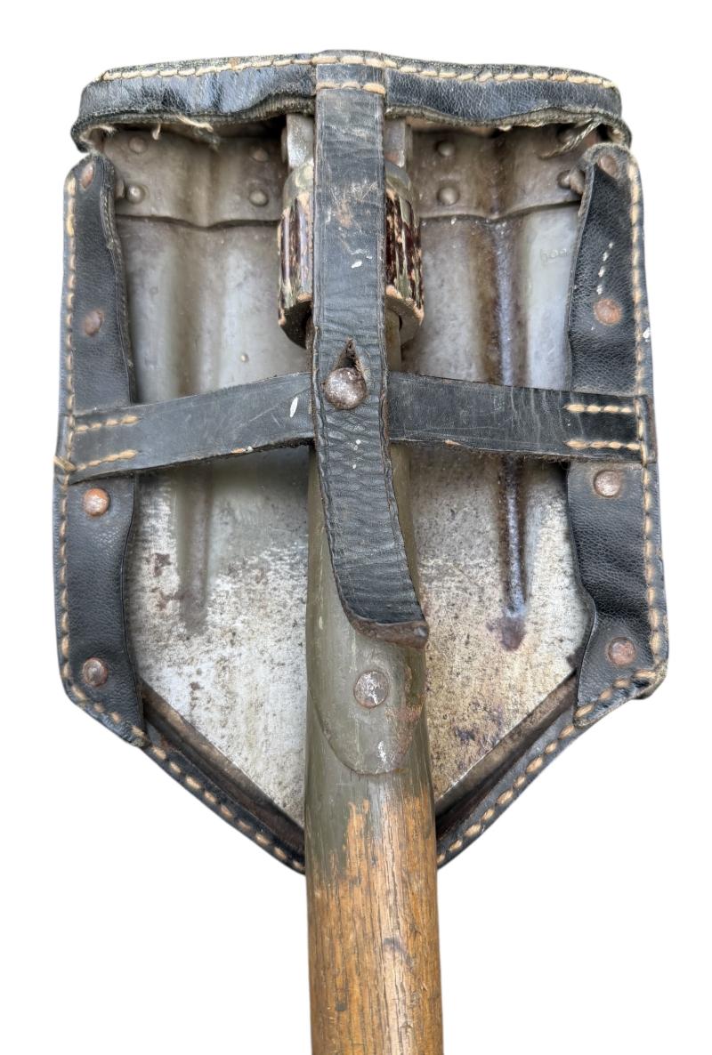 Wehrmacht Folding Shovel in 1th type Carrier