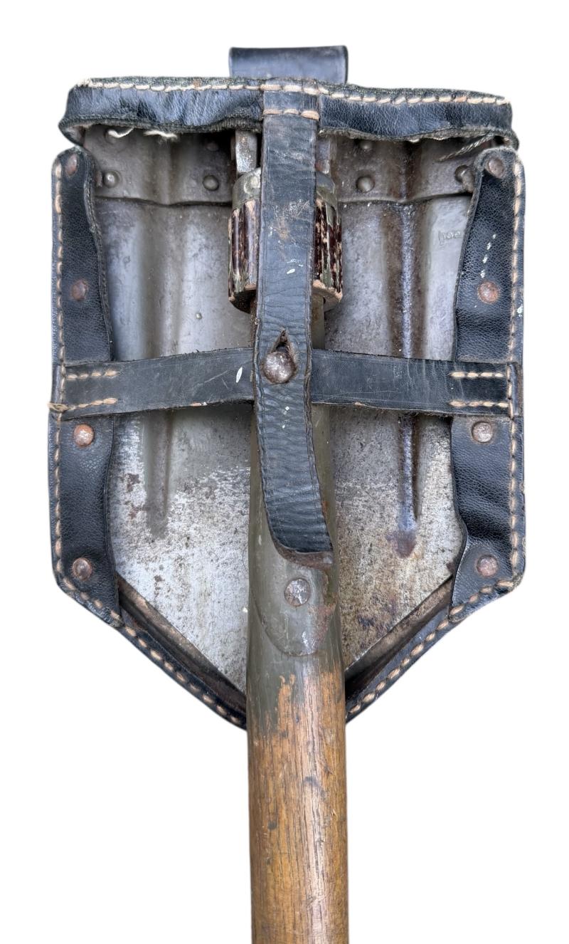 Wehrmacht Folding Shovel in 1th type Carrier