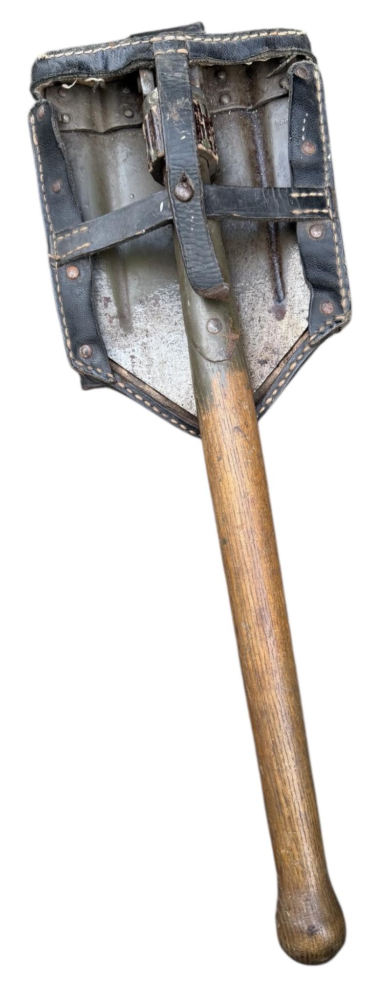 Wehrmacht Folding Shovel in 1th type Carrier