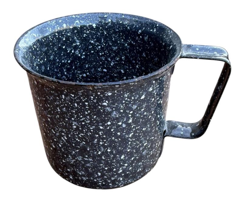 Metal and enameled mugs made from 7,5 cm KwK Shell.