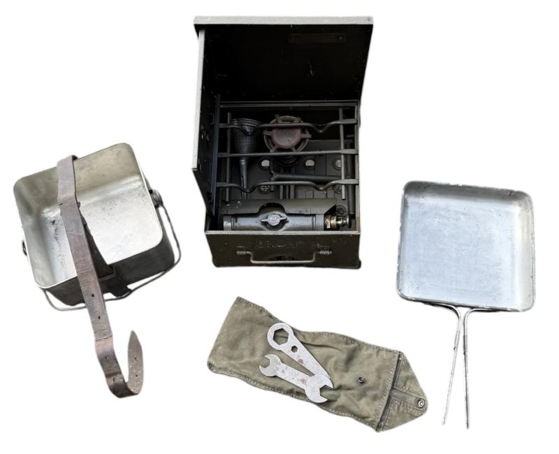 British WW2 Stove with original Pan (Safety Cooker)