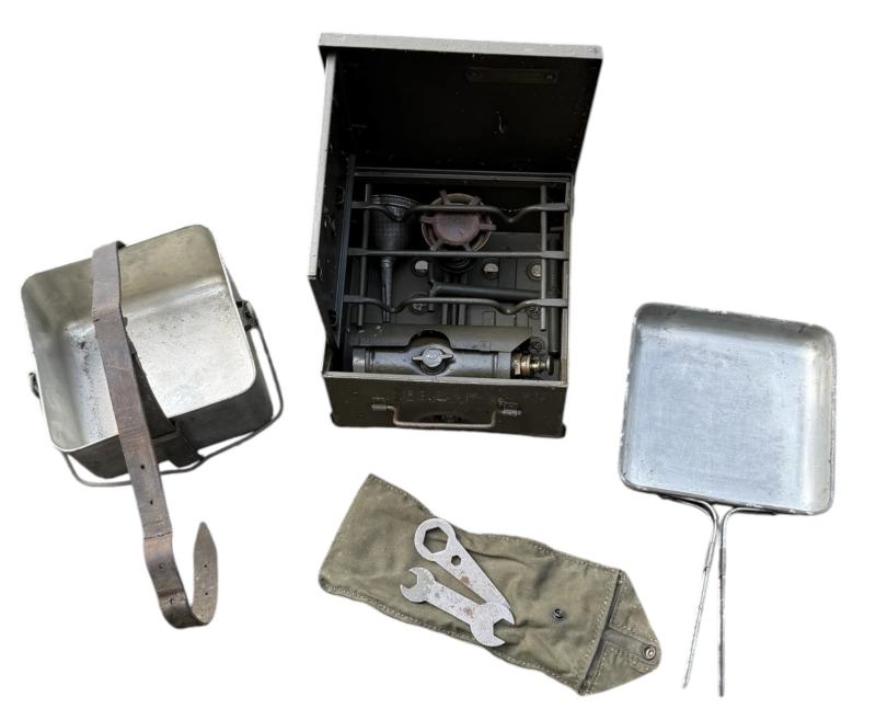 British WW2 Stove with original Pan (Safety Cooker)