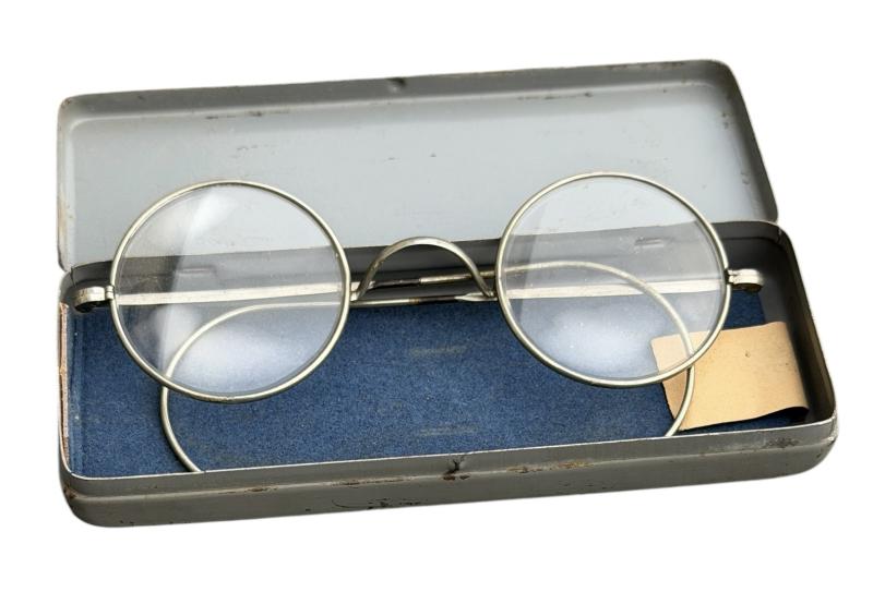 Wehrmacht Dienstbrille in case