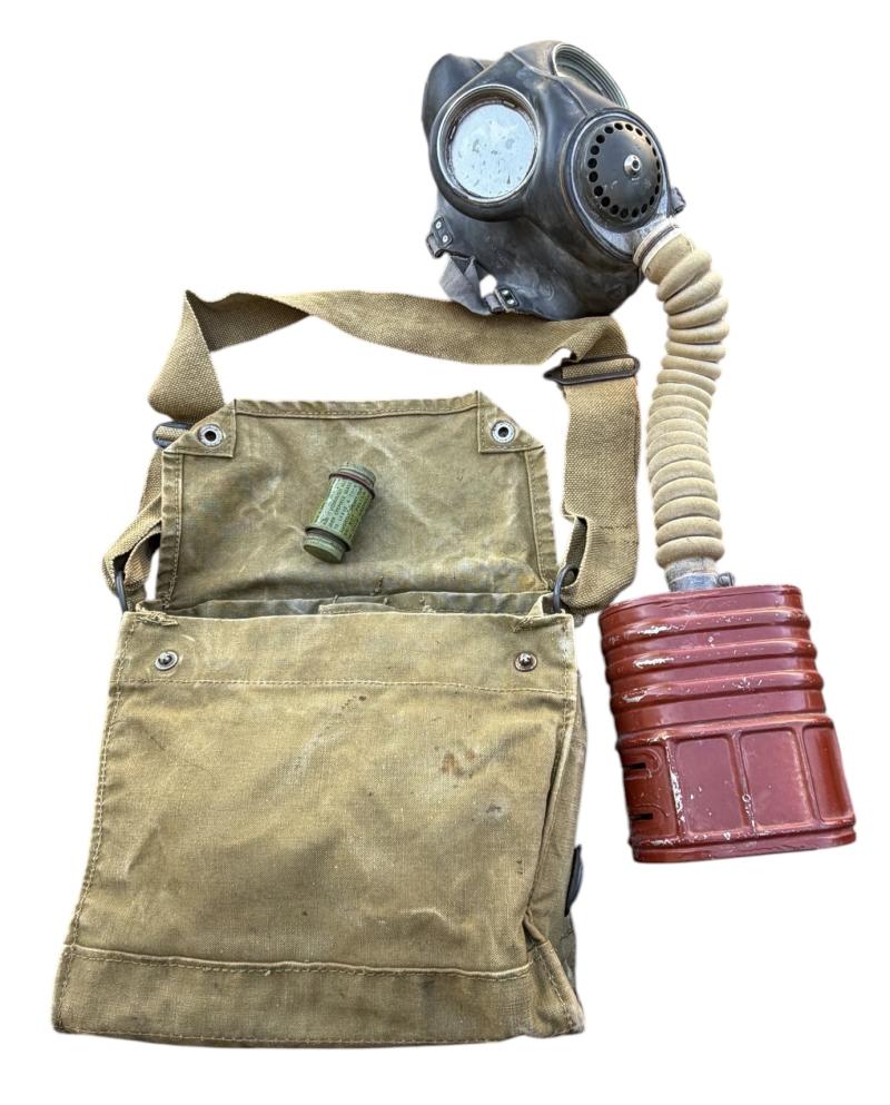 British WW2 Army Gasmask and Gasmaskbag