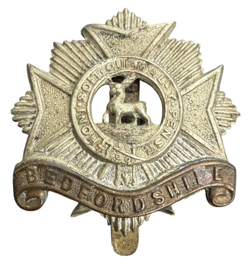 British WW1/WW2 Bedfordshire Regiment Cap Badge