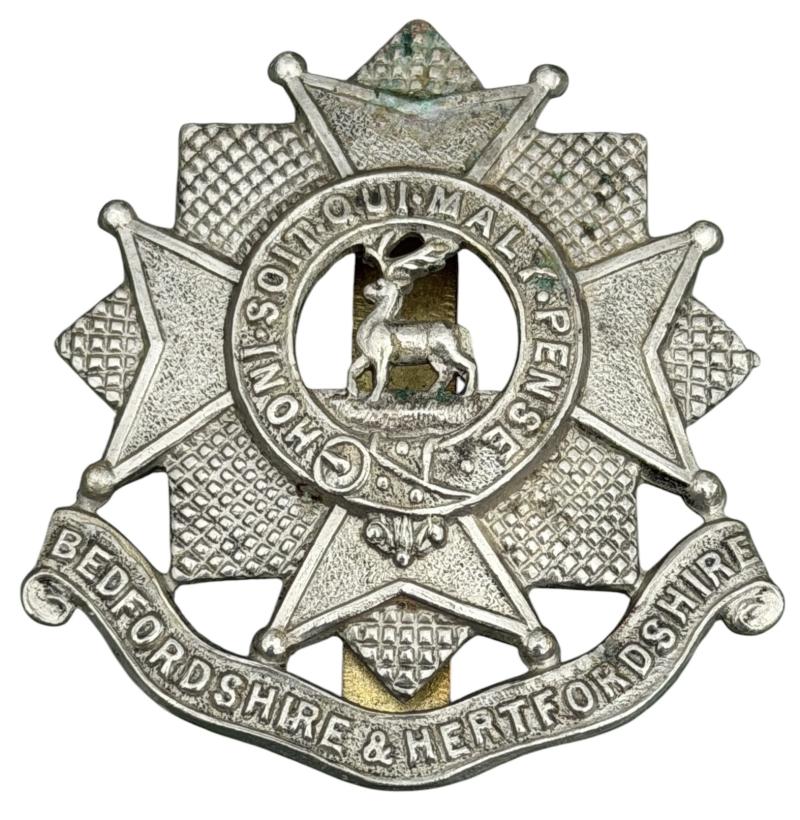 British WW2 Bedfordshire & Hertfortshire Regiment Cap Badge
