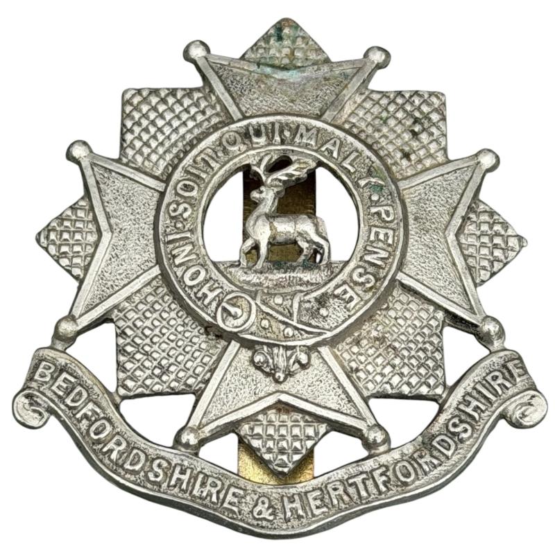 British WW2 Bedfordshire & Hertfortshire Regiment Cap Badge