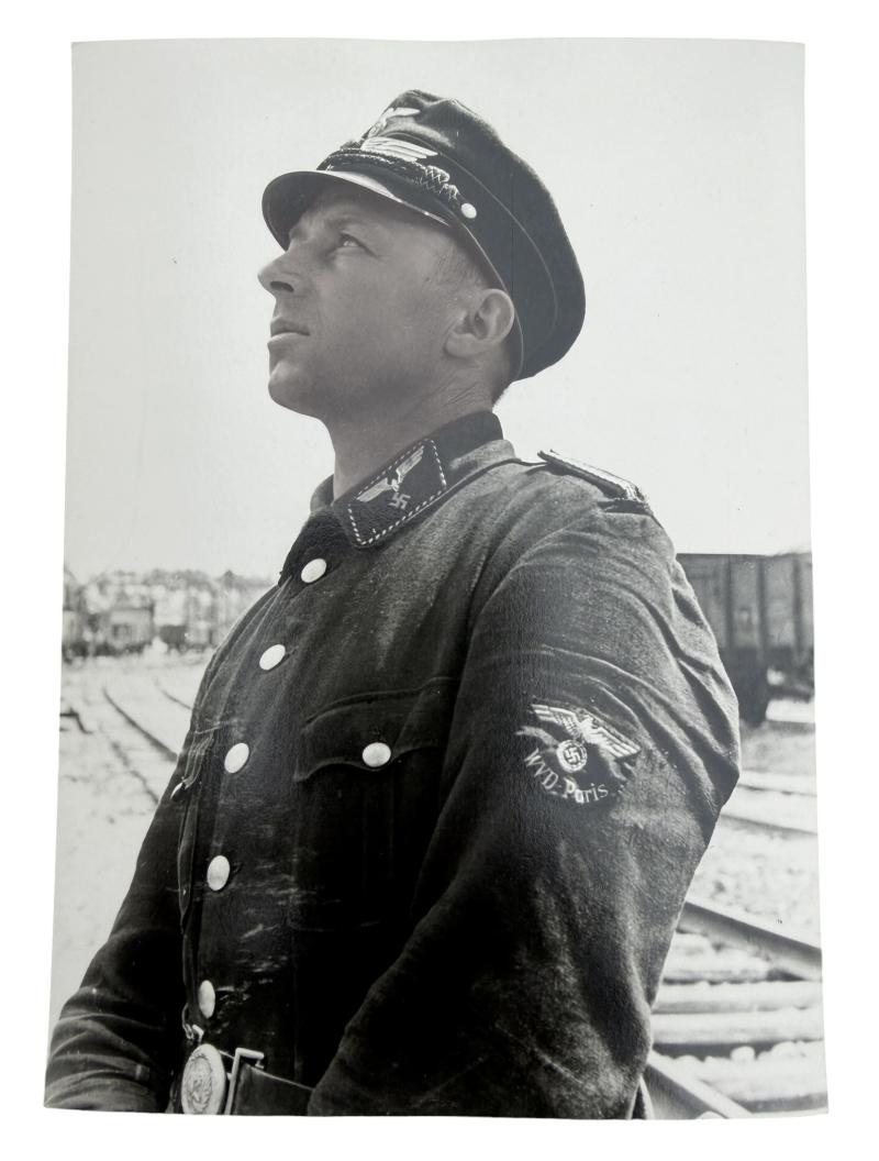 Very nice photograph of Deutsche Reichsbahn Officer