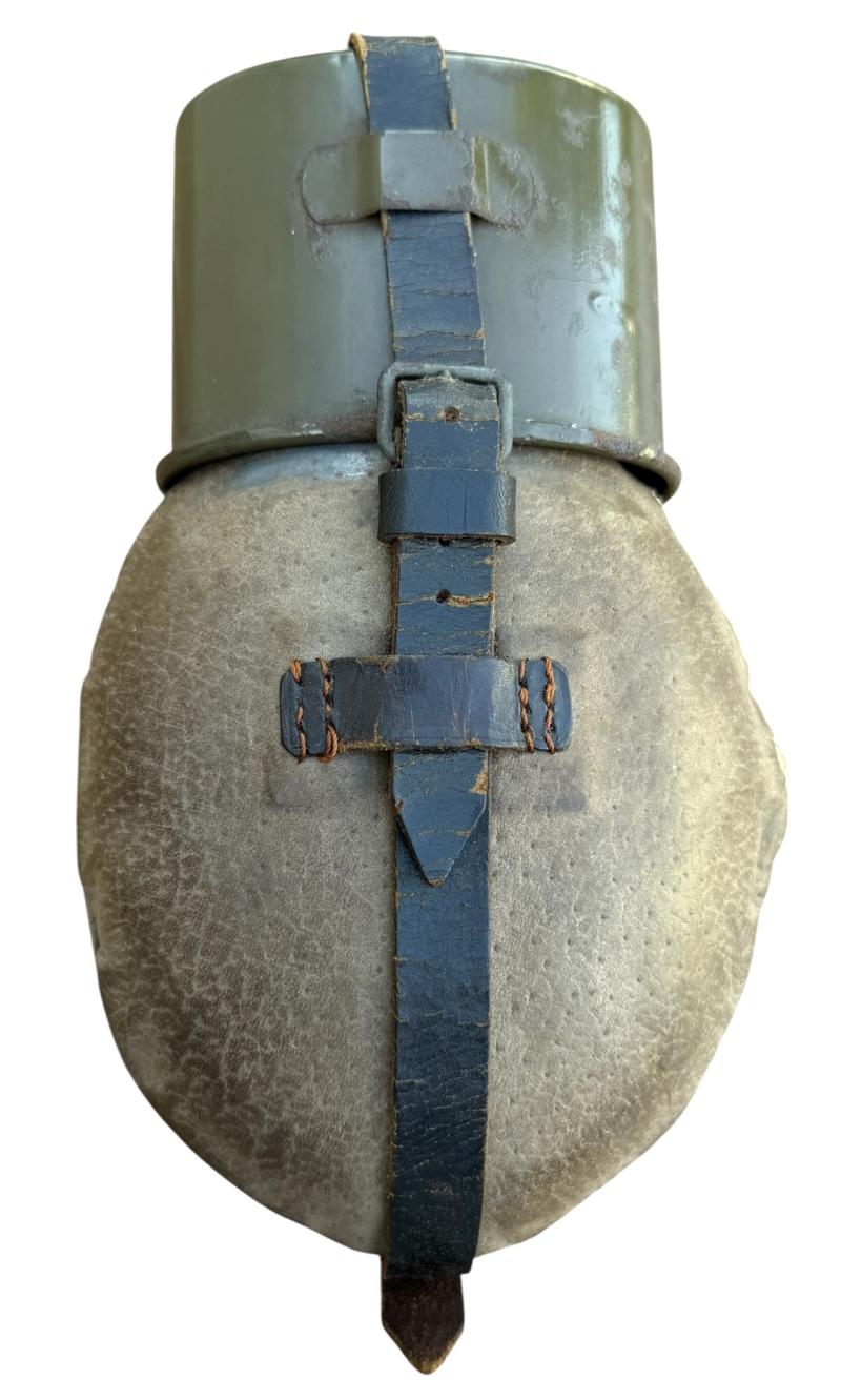Wehrmacht M31 Canteen with pig skin cover