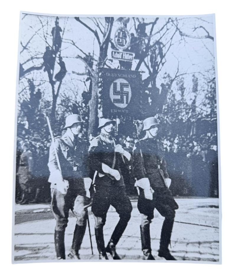 Very nice photograph of WaffenSS LAH Soldiers
