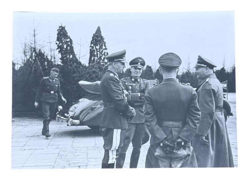 Very nice photograph of a Luftwaffe and an WaffenSS General