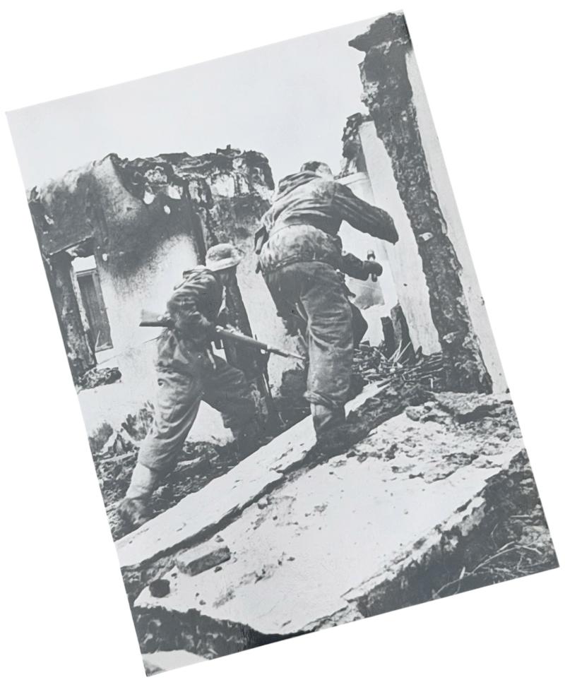 Very nice photograph of a Wehrmacht Soldiers in winter camo clothing in action