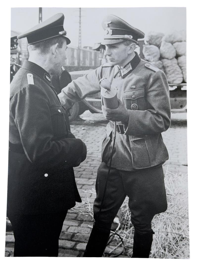 Very nice photograph of an Wehrmacht Officier and Reichsbahn Member