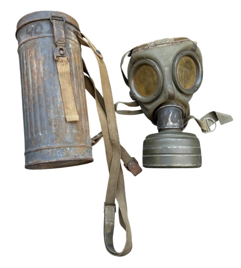 Luftwaffe M31 Gasmask in Cannister (Matching)