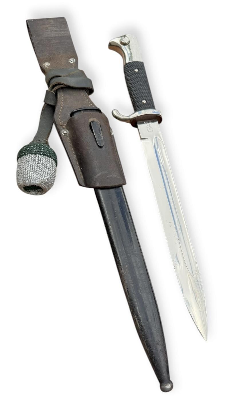 Luftwaffe/Wehrmacht Dress Bayonet with Porte Pé and Brown Frog
