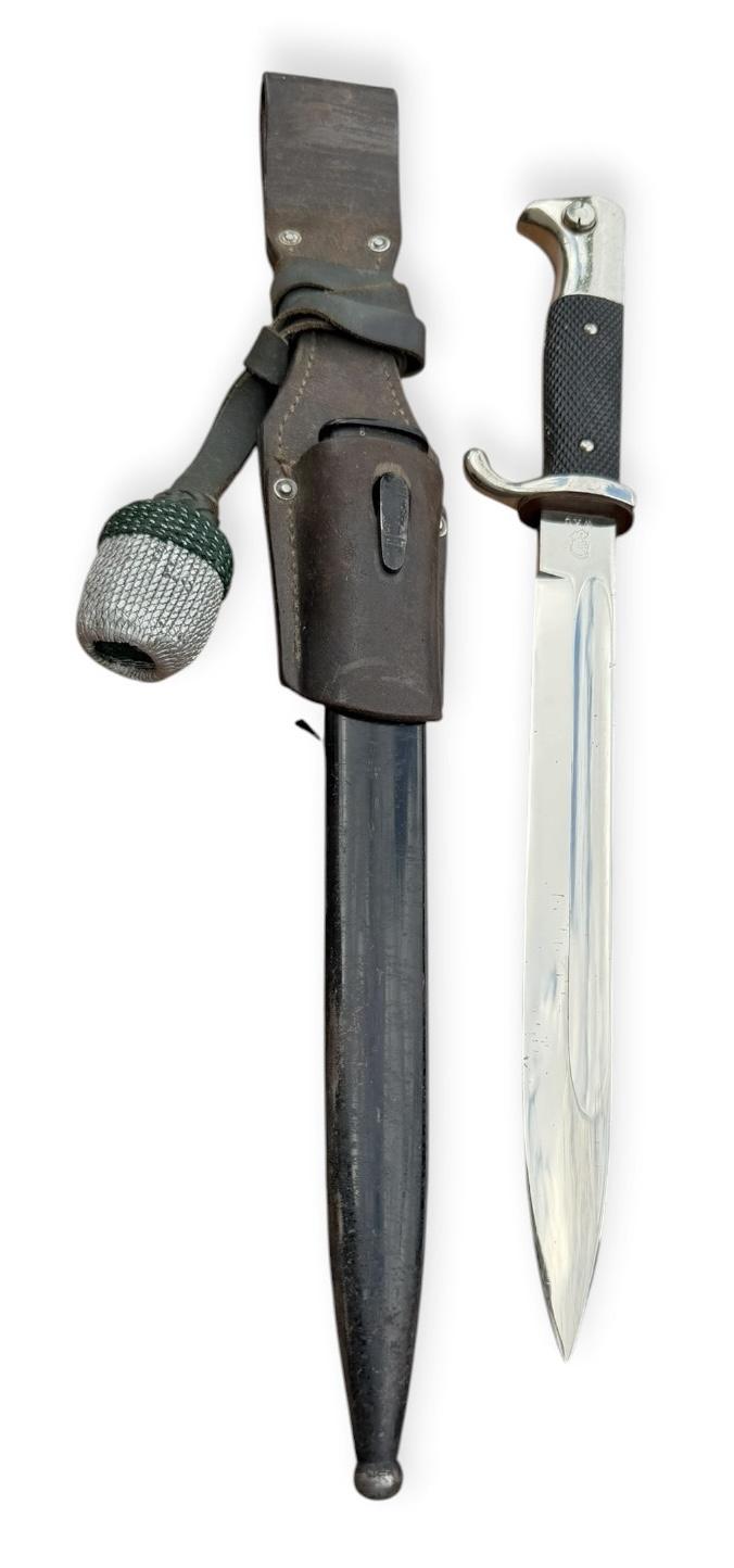 Luftwaffe/Wehrmacht Dress Bayonet with Porte Pé and Brown Frog