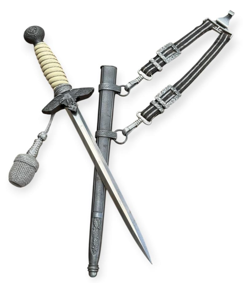 Luftwaffe Dagger with Porte Pé and Hangers