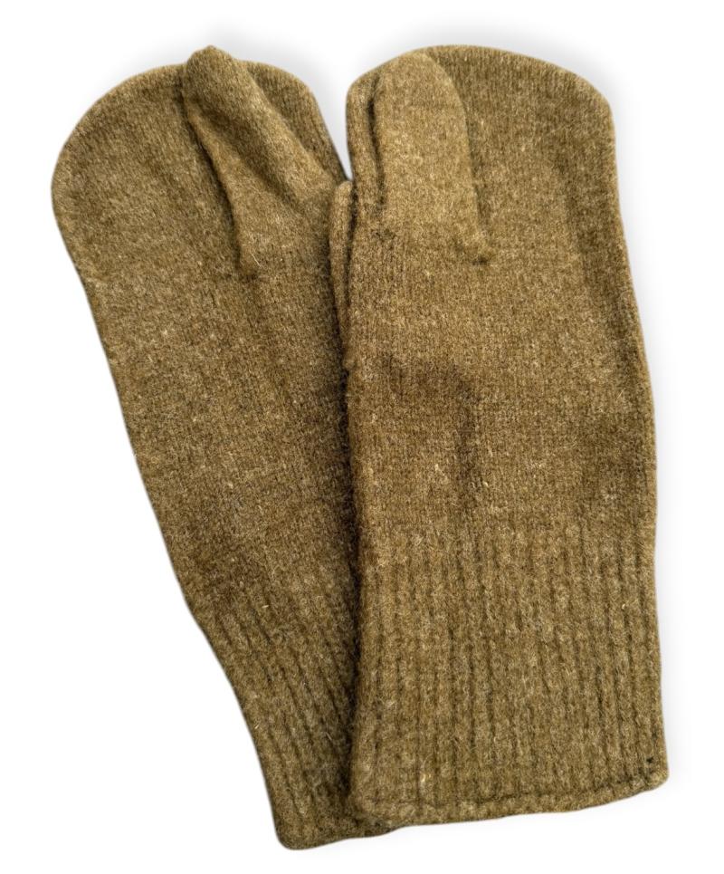 Pair of US WW2 wool winter Gloves